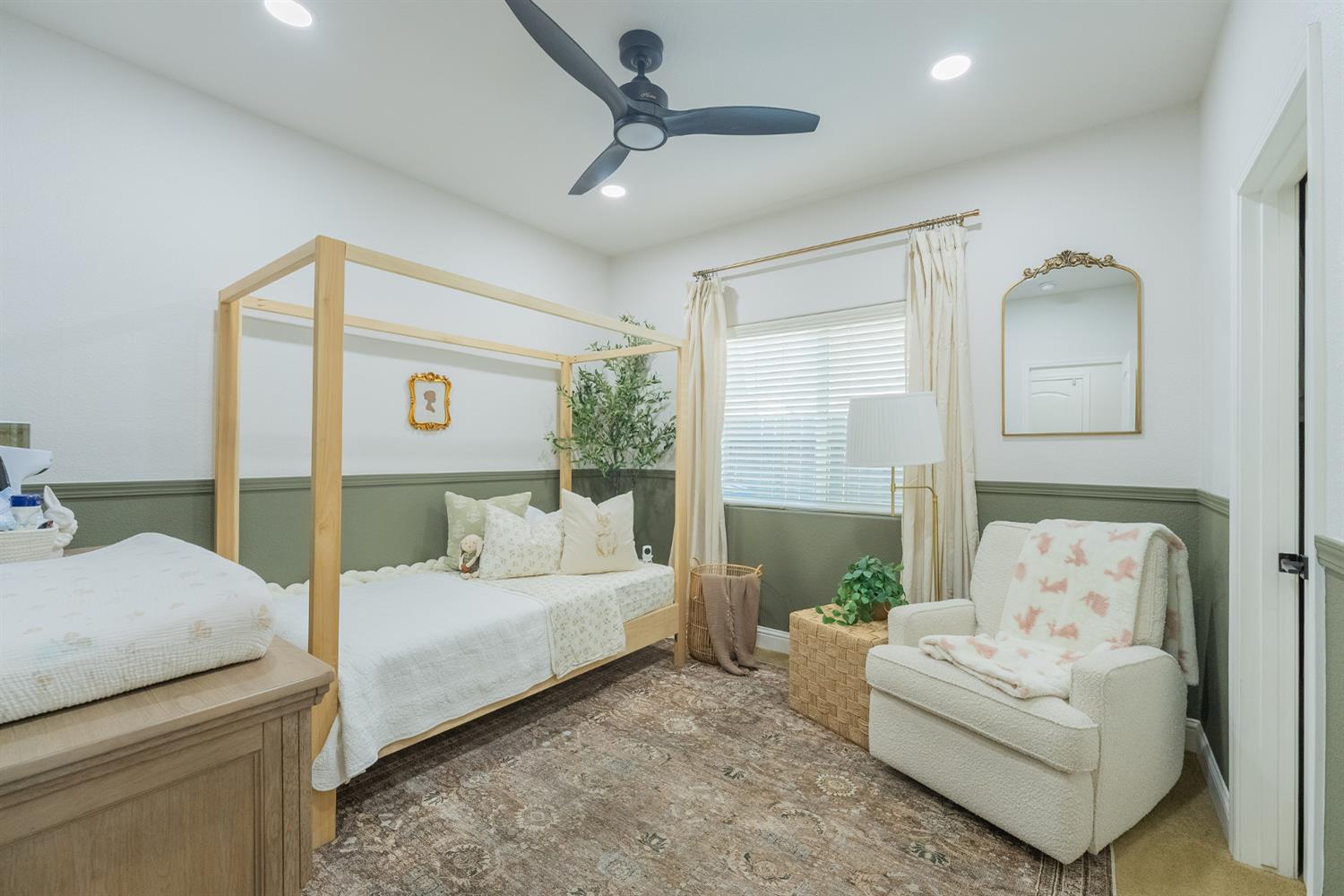 6796 W Oak Ave, Fresno, CA 93722