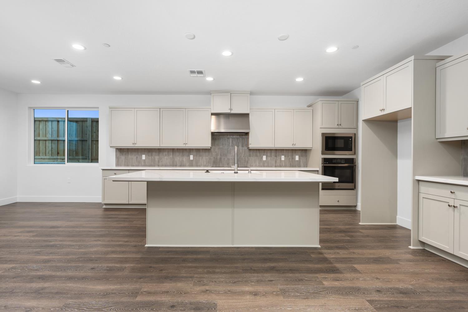7945 Sierra Ct, Friant, CA 93626