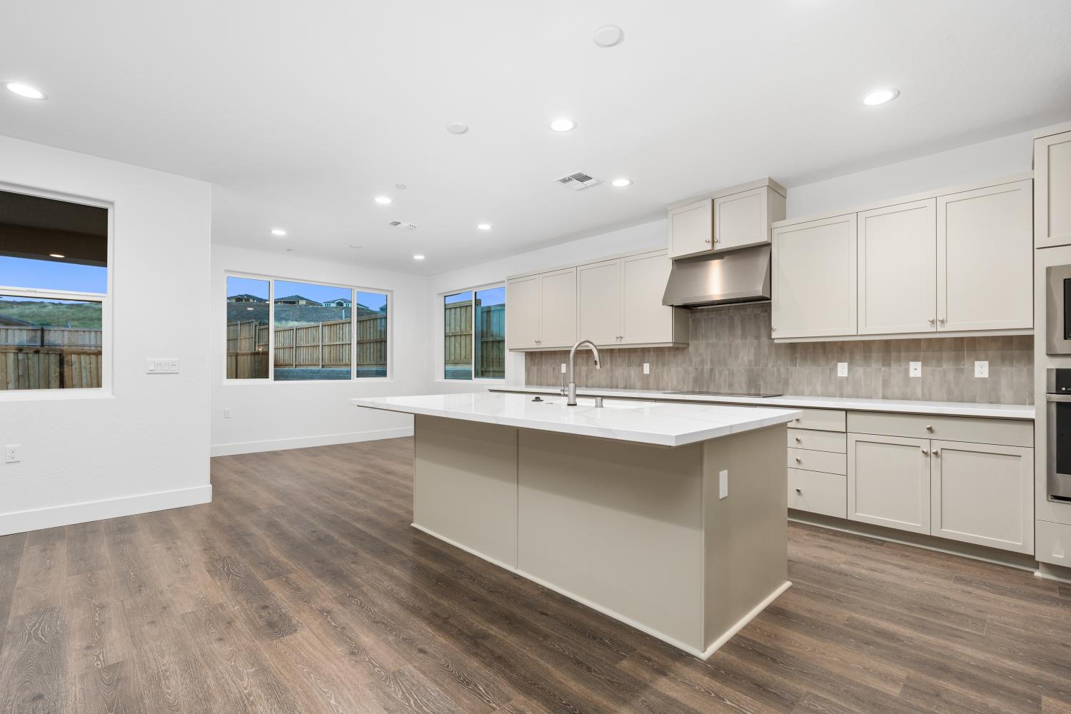 7945 Sierra Ct, Friant, CA 93626