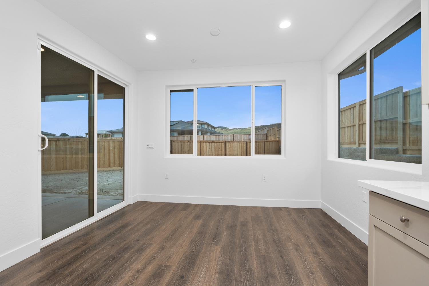 7945 Sierra Ct, Friant, CA 93626
