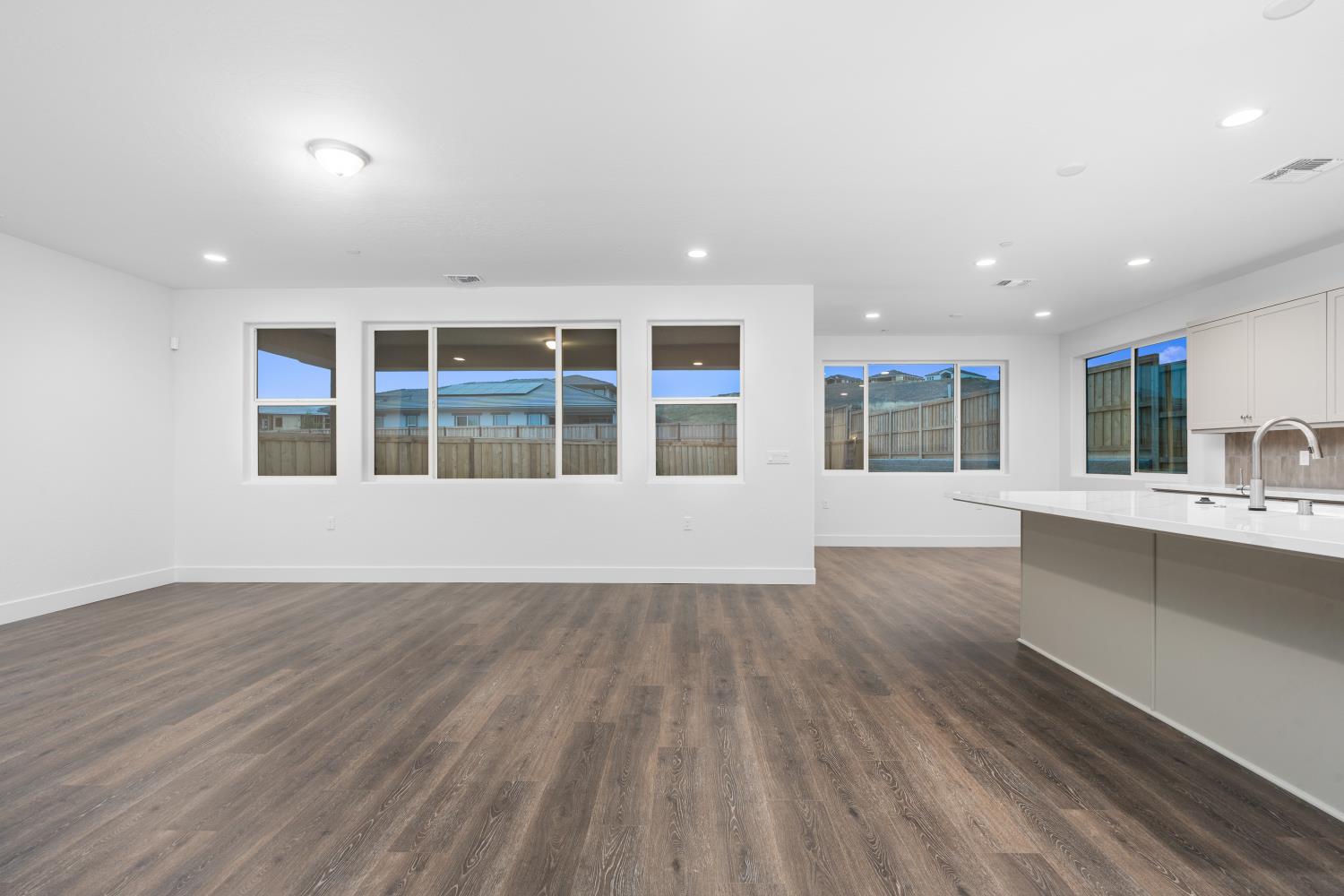 7945 Sierra Ct, Friant, CA 93626