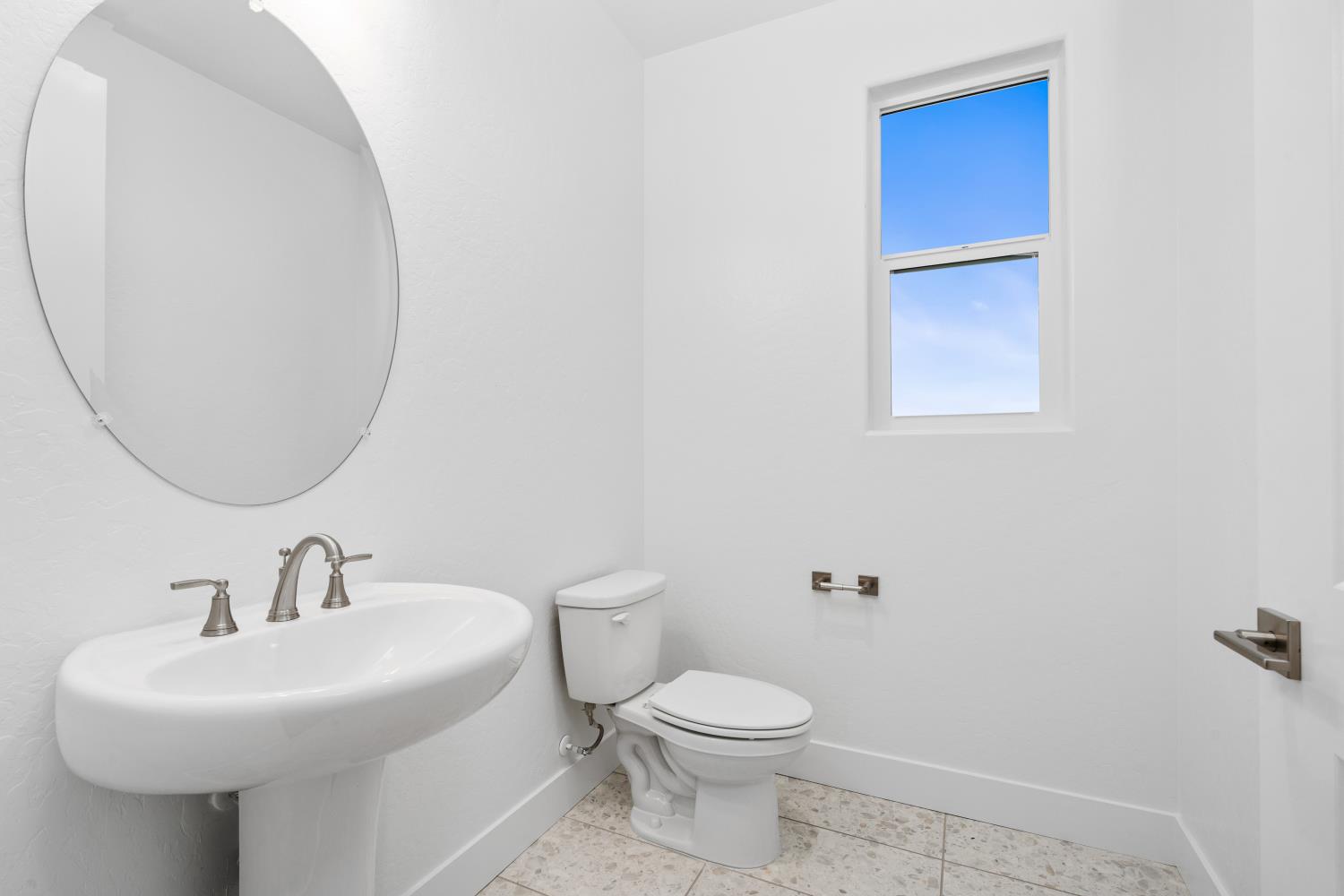 7945 Sierra Ct, Friant, CA 93626