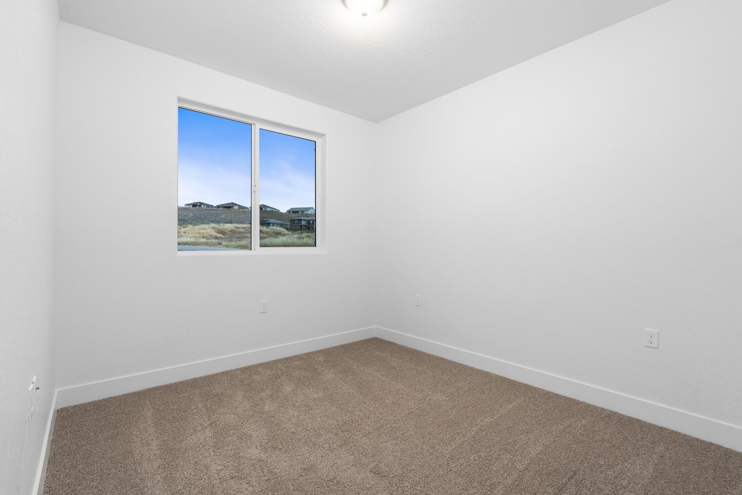 7945 Sierra Ct, Friant, CA 93626