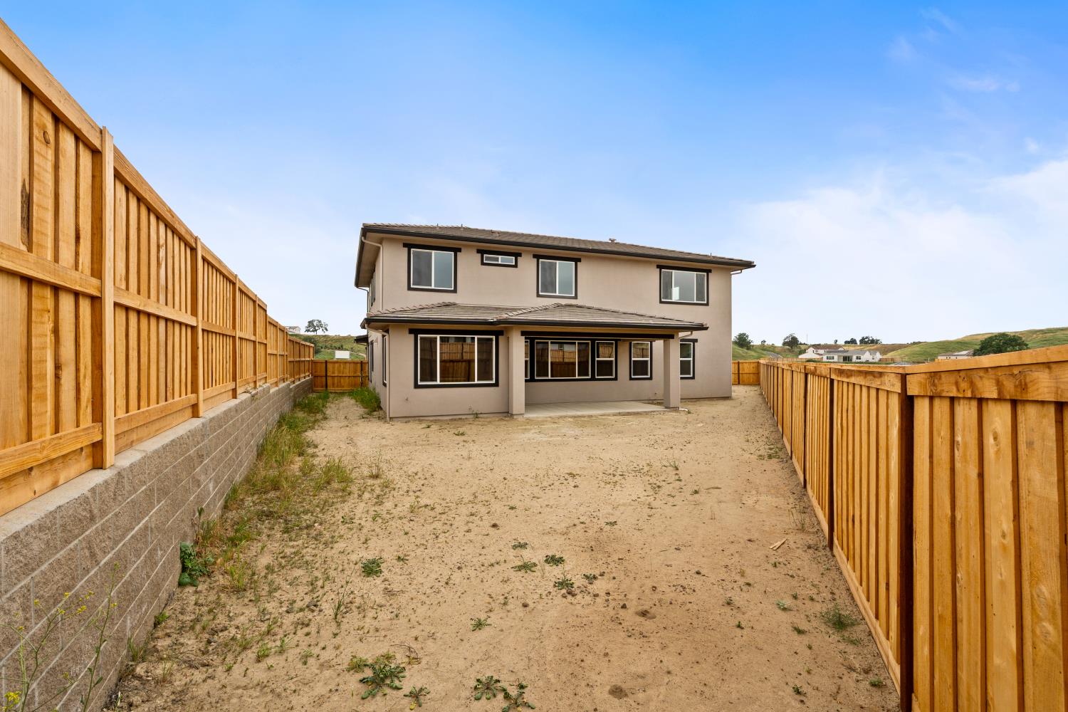 7945 Sierra Ct, Friant, CA 93626