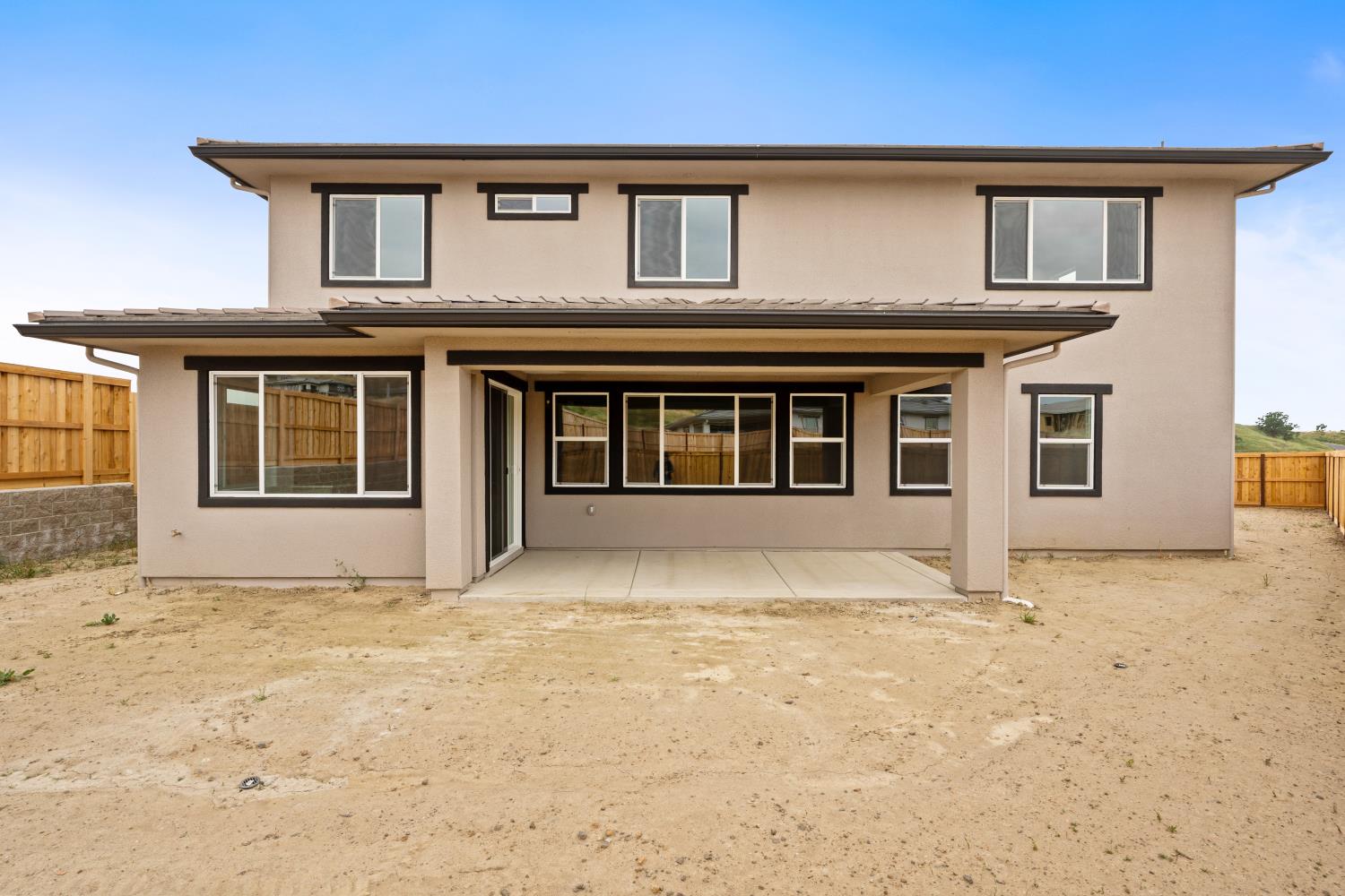 7945 Sierra Ct, Friant, CA 93626