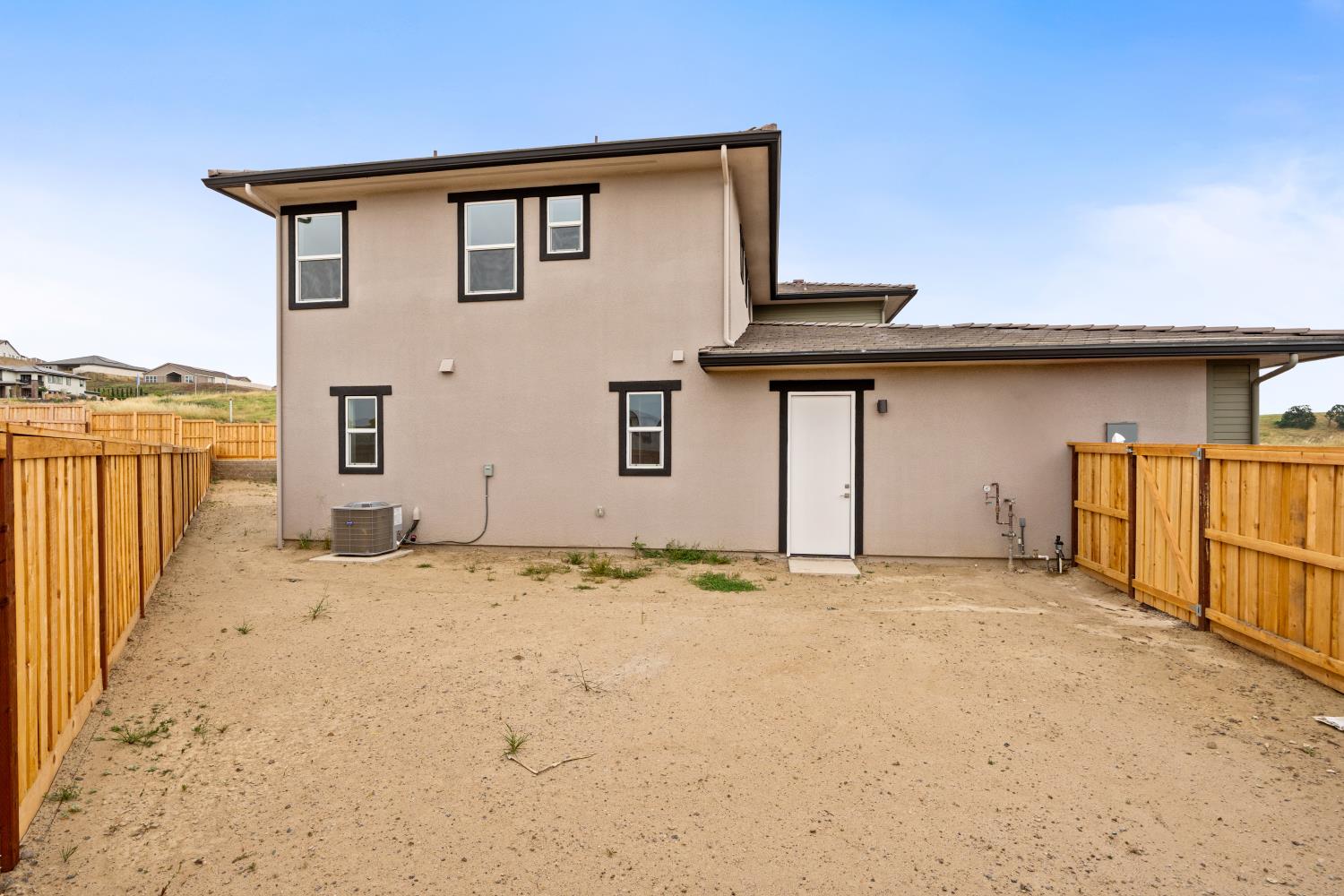 7945 Sierra Ct, Friant, CA 93626