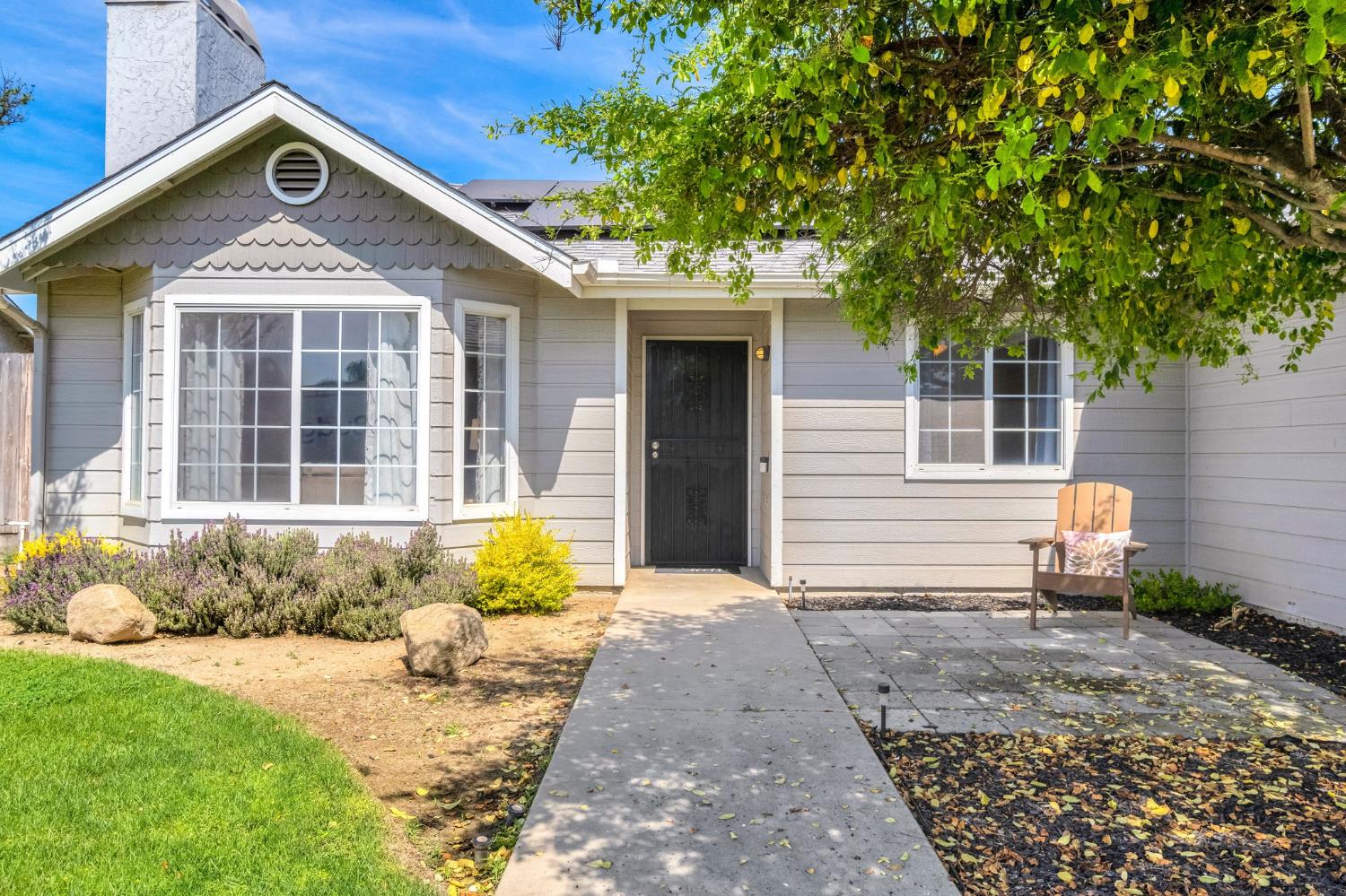215 W Orange St, Kingsburg, CA 93631