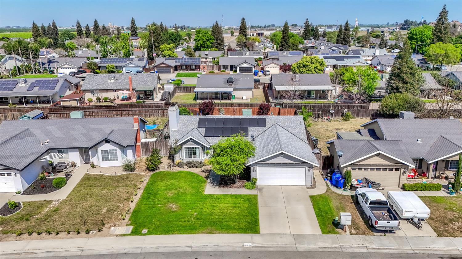 215 W Orange St, Kingsburg, CA 93631