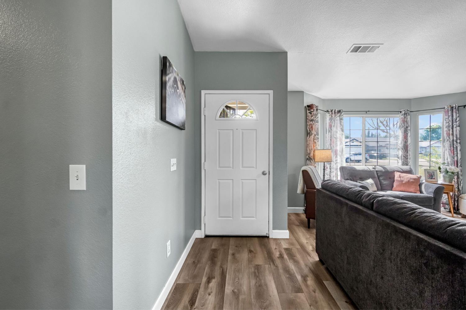 215 W Orange St, Kingsburg, CA 93631