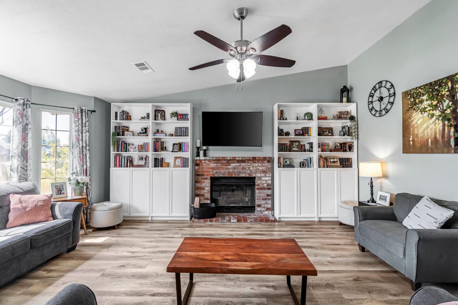 215 W Orange St, Kingsburg, CA 93631
