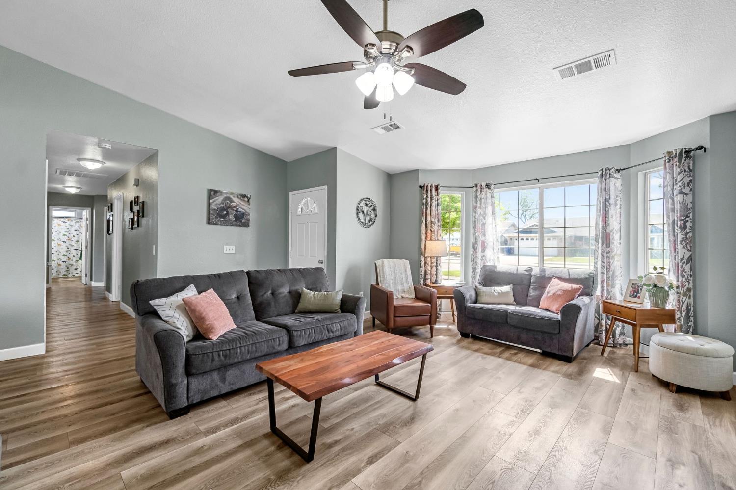215 W Orange St, Kingsburg, CA 93631