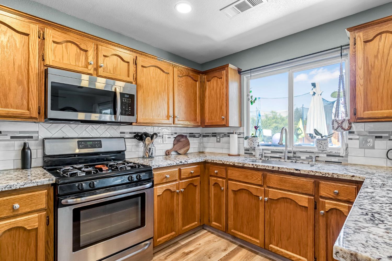 215 W Orange St, Kingsburg, CA 93631