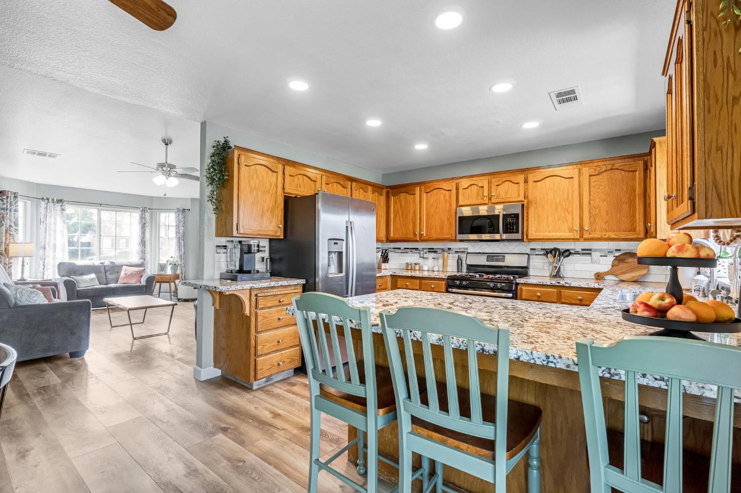 215 W Orange St, Kingsburg, CA 93631