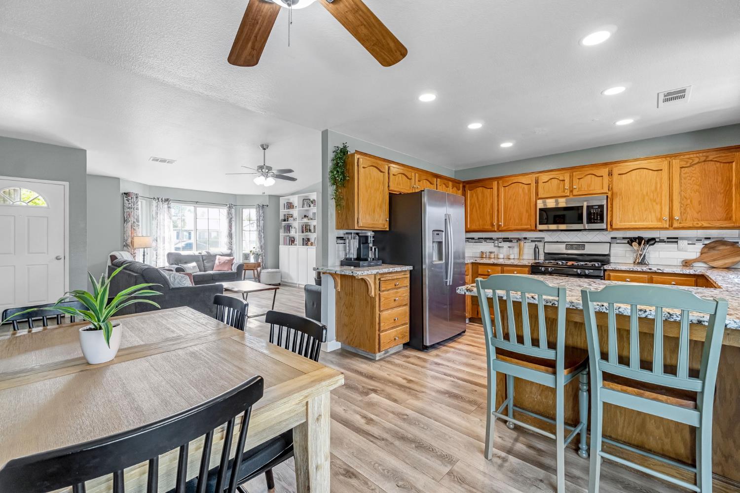 215 W Orange St, Kingsburg, CA 93631