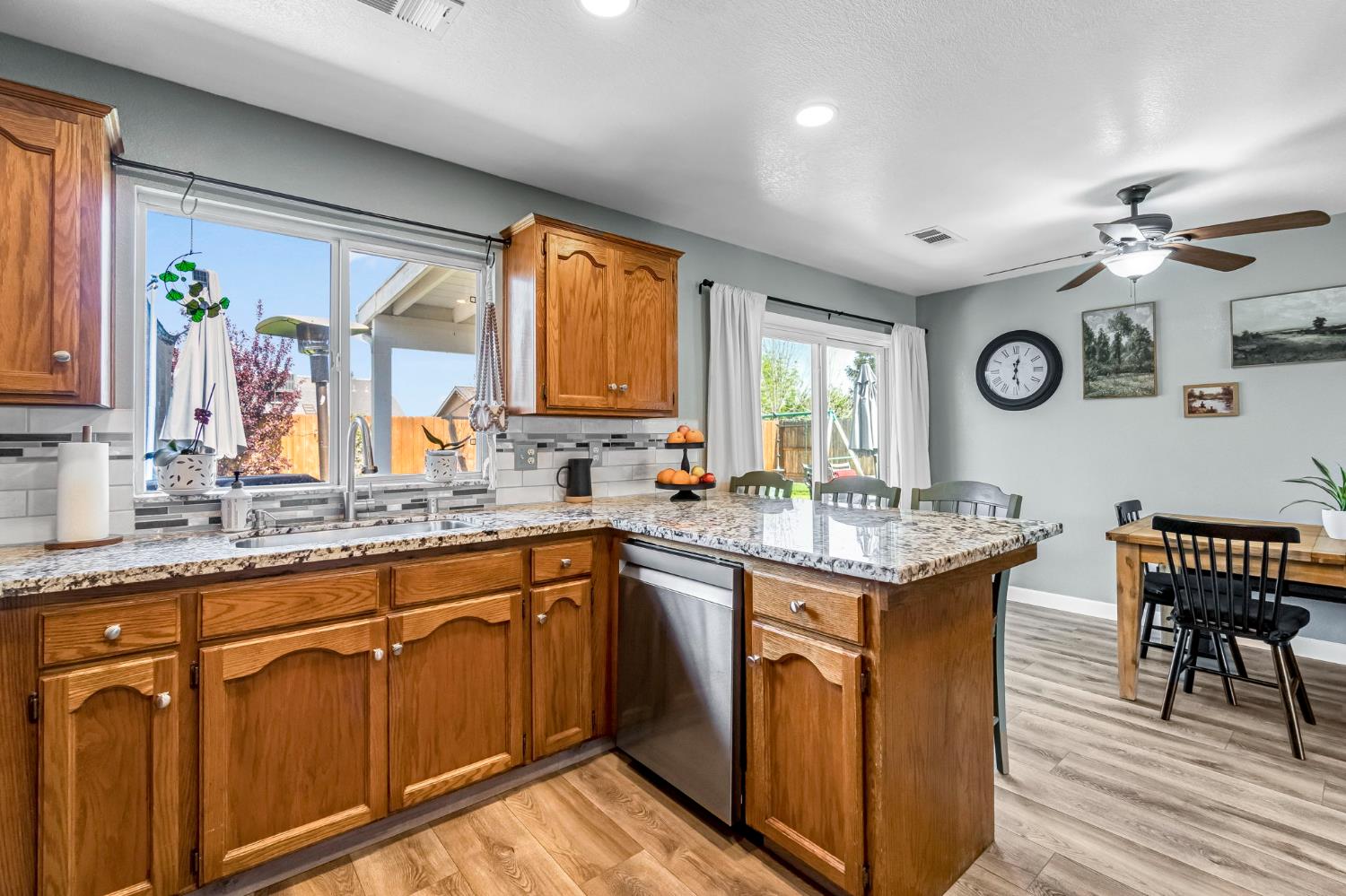 215 W Orange St, Kingsburg, CA 93631