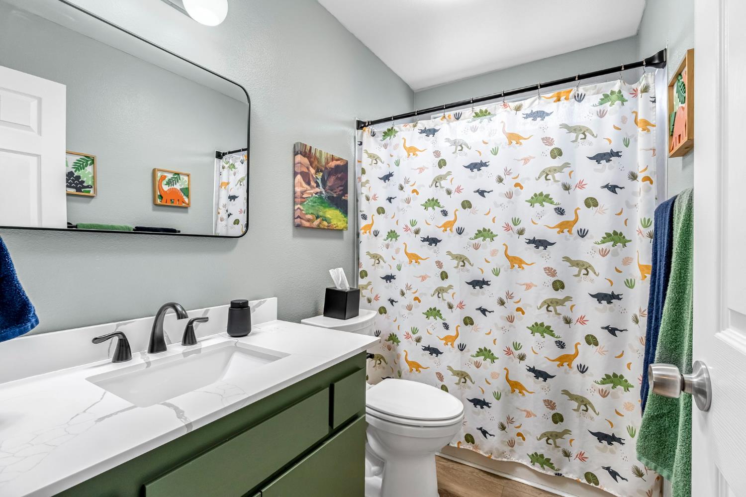 215 W Orange St, Kingsburg, CA 93631
