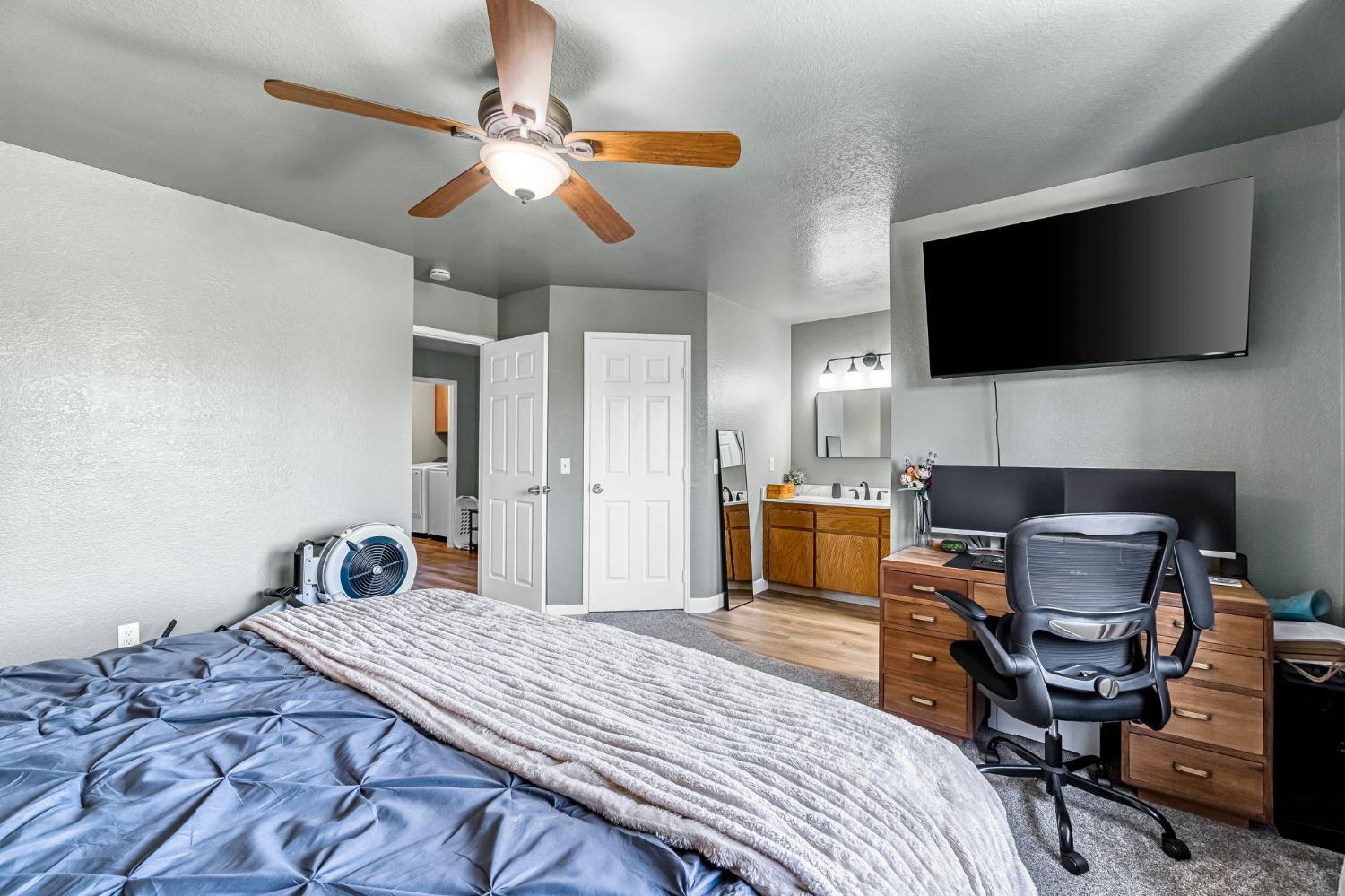 215 W Orange St, Kingsburg, CA 93631