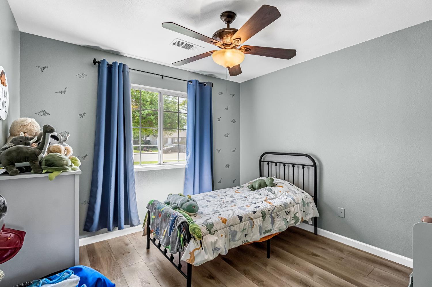 215 W Orange St, Kingsburg, CA 93631