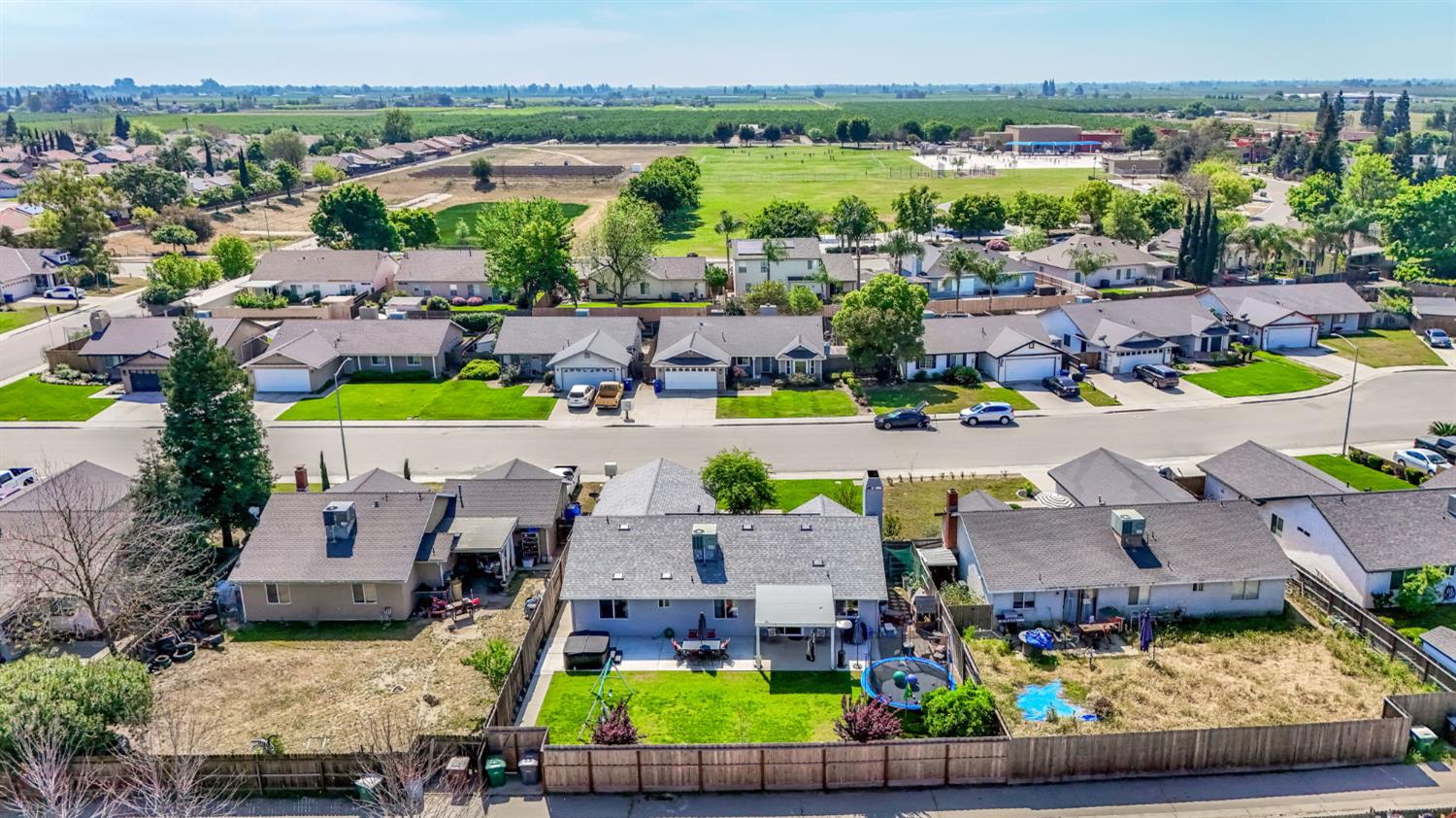 215 W Orange St, Kingsburg, CA 93631
