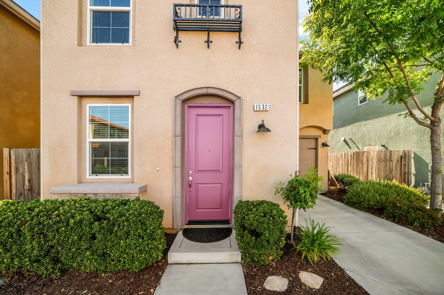 1532 Joy Dr, Clovis, CA 93619