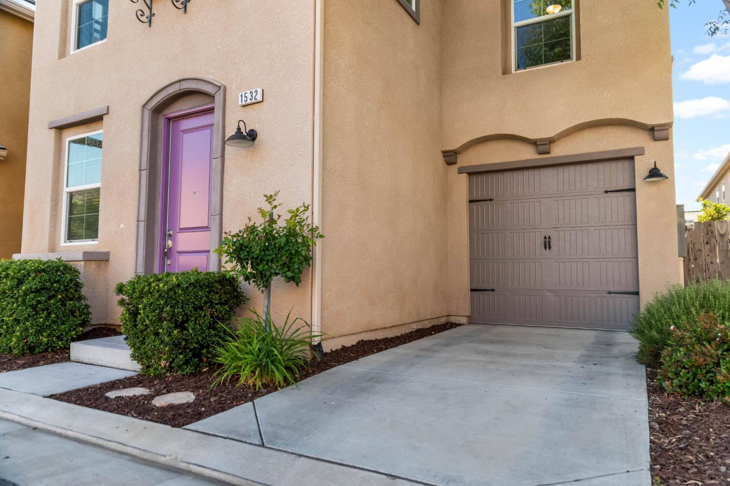 1532 Joy Dr, Clovis, CA 93619