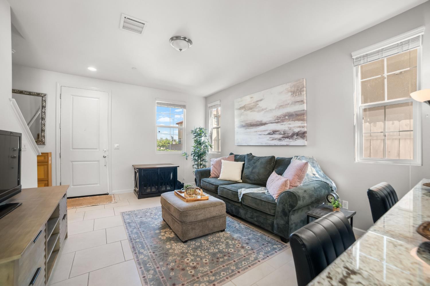 1532 Joy Dr, Clovis, CA 93619