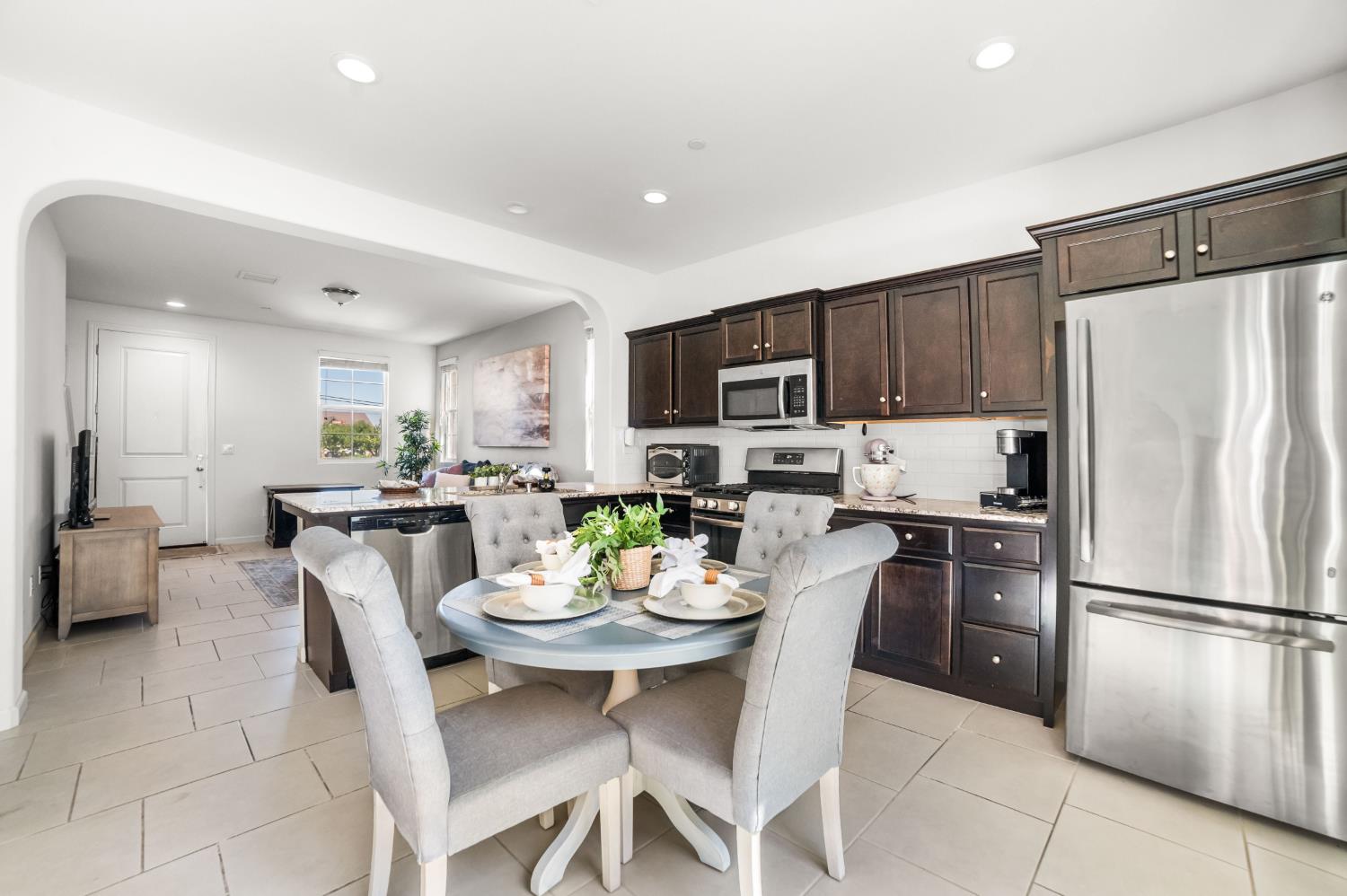 1532 Joy Dr, Clovis, CA 93619