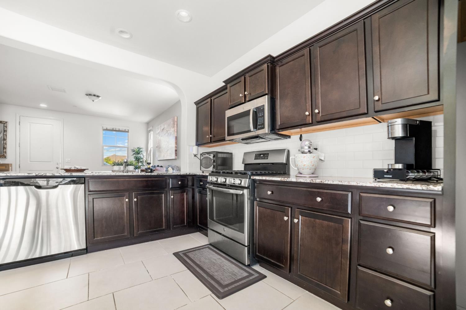 1532 Joy Dr, Clovis, CA 93619