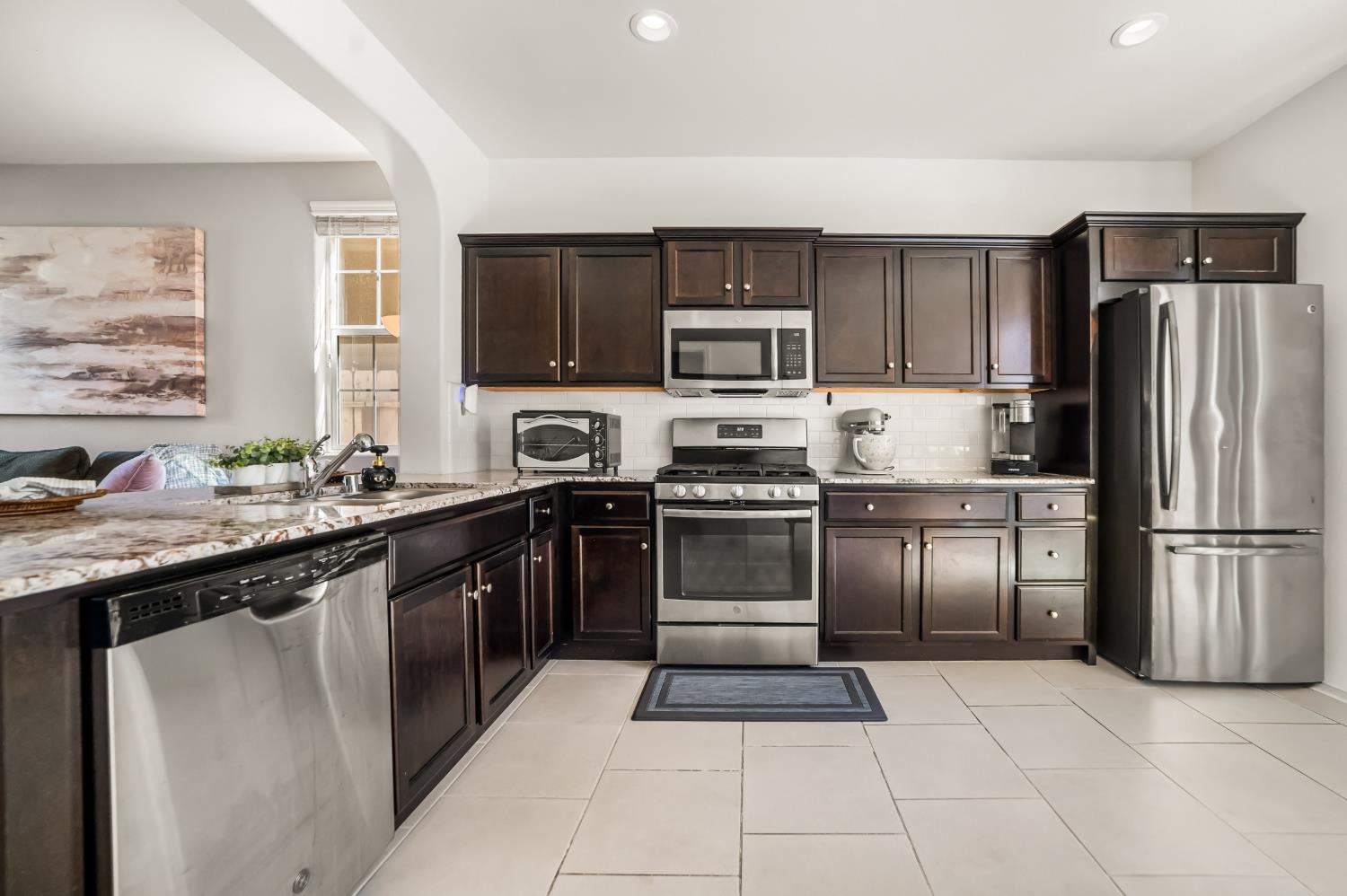 1532 Joy Dr, Clovis, CA 93619