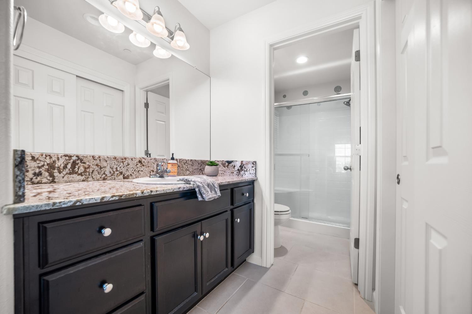 1532 Joy Dr, Clovis, CA 93619