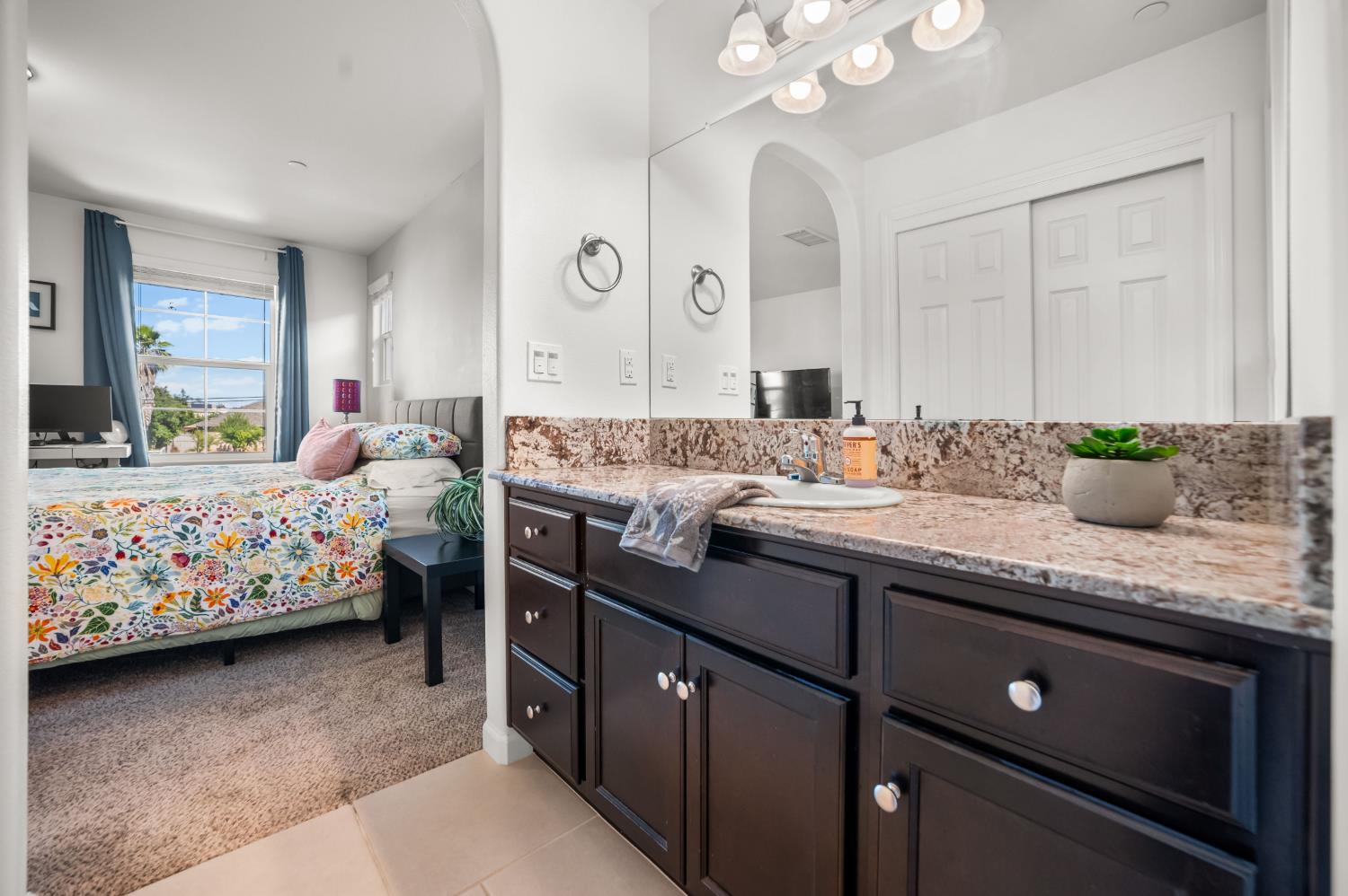 1532 Joy Dr, Clovis, CA 93619