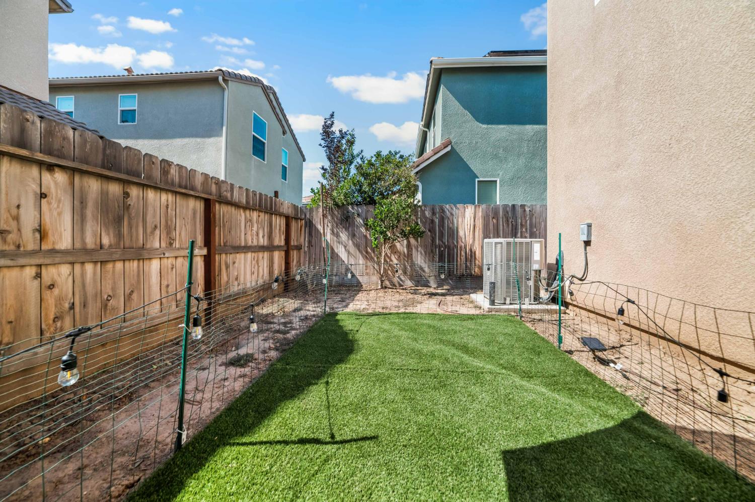 1532 Joy Dr, Clovis, CA 93619