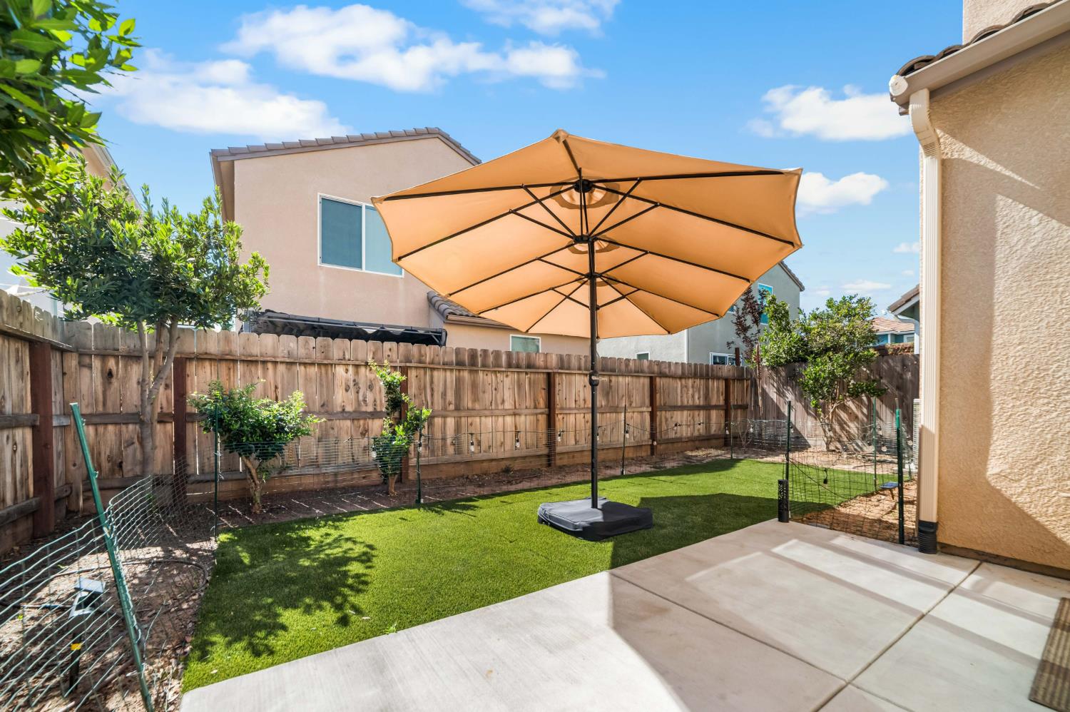 1532 Joy Dr, Clovis, CA 93619