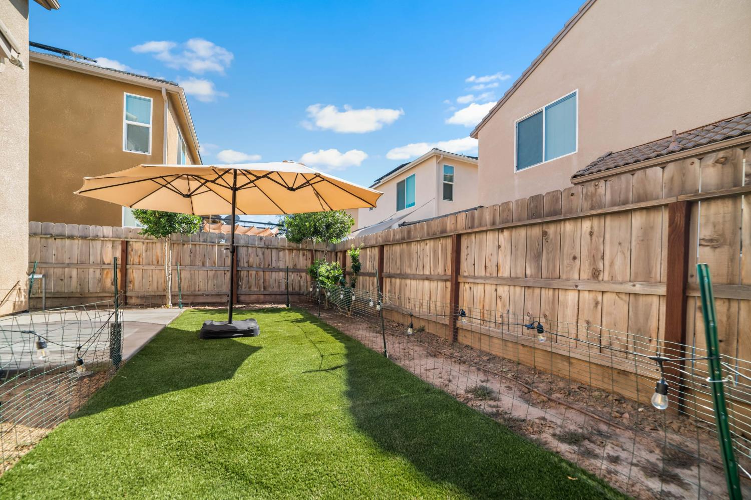 1532 Joy Dr, Clovis, CA 93619