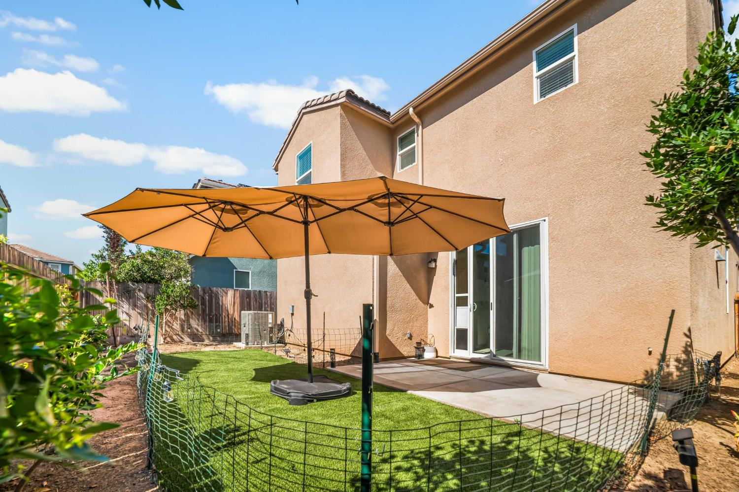 1532 Joy Dr, Clovis, CA 93619