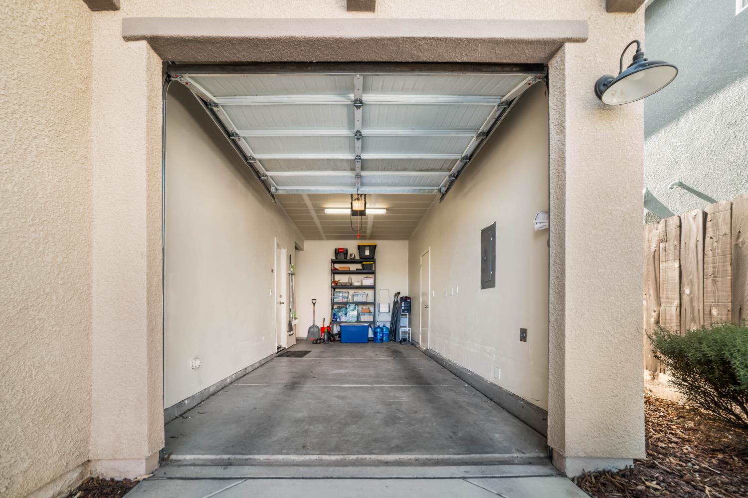 1532 Joy Dr, Clovis, CA 93619