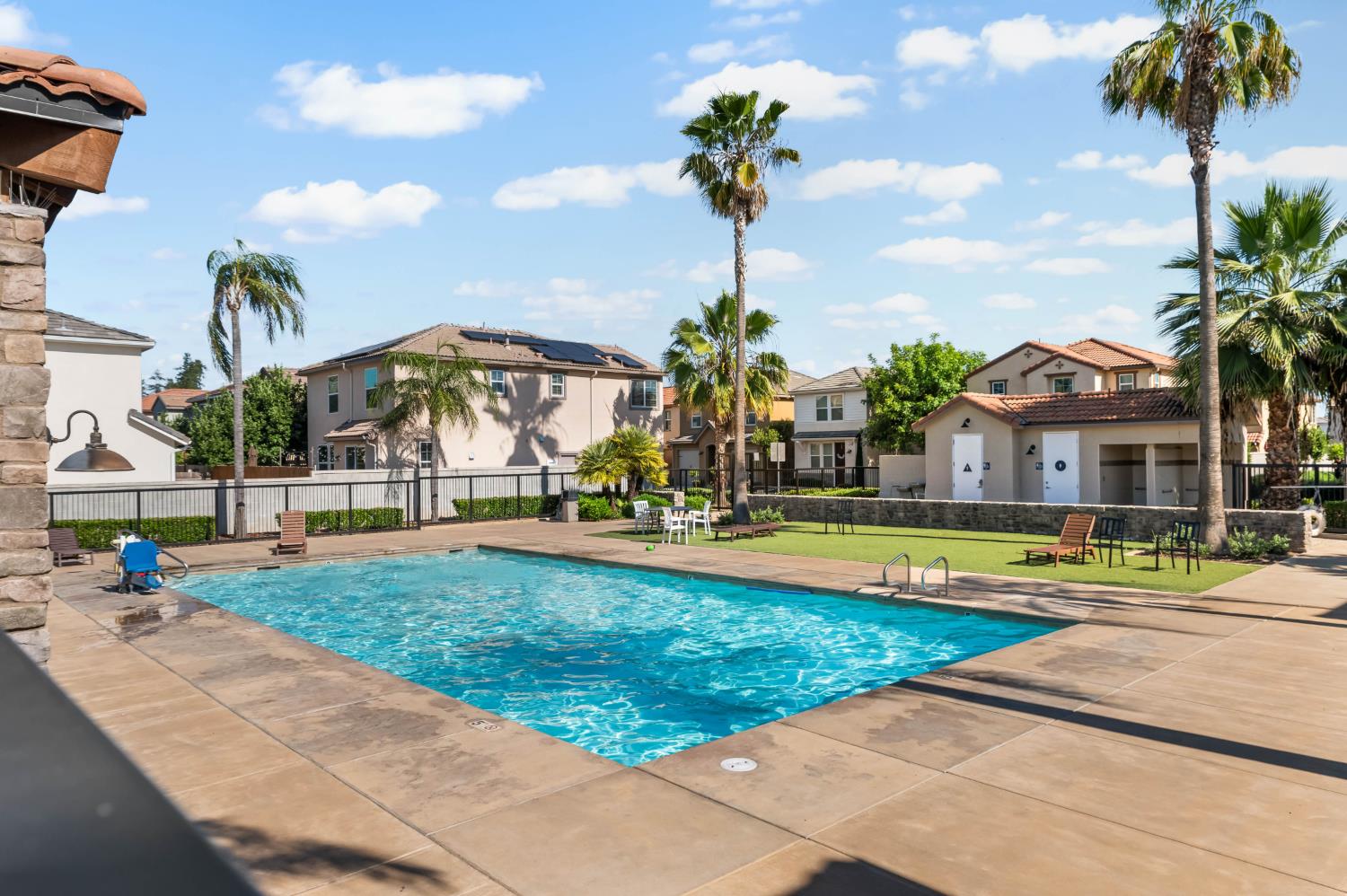 1532 Joy Dr, Clovis, CA 93619