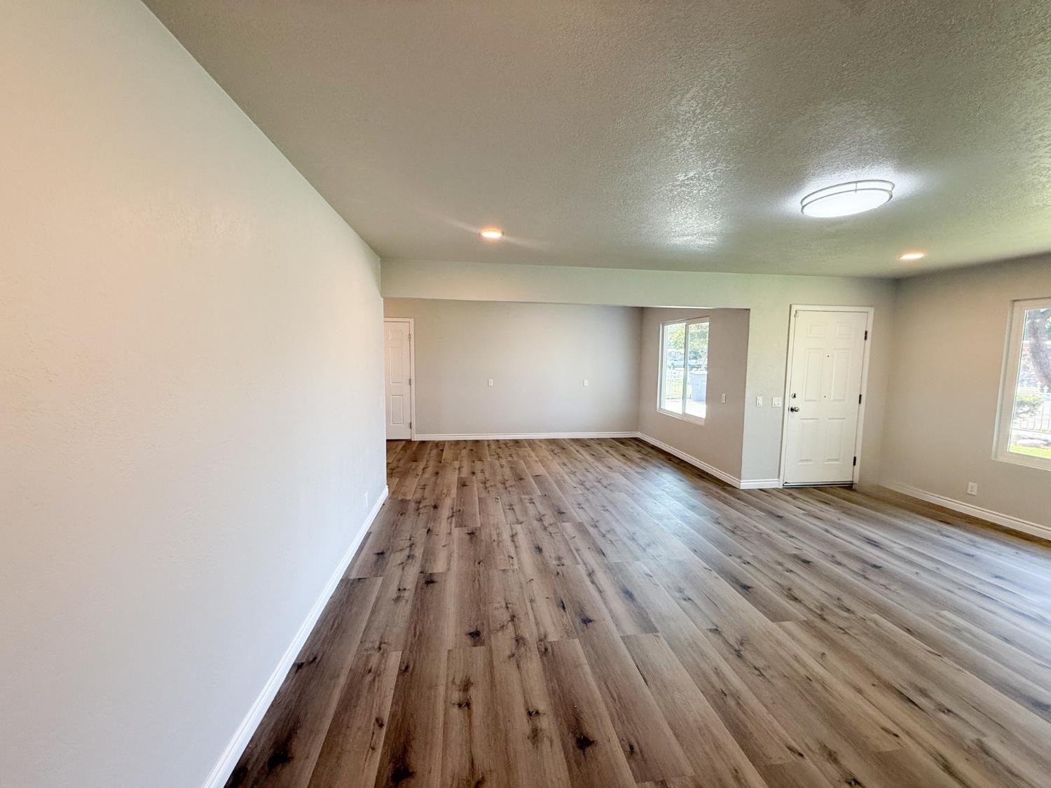 2325 E Hampton Way, Fresno, CA 93726