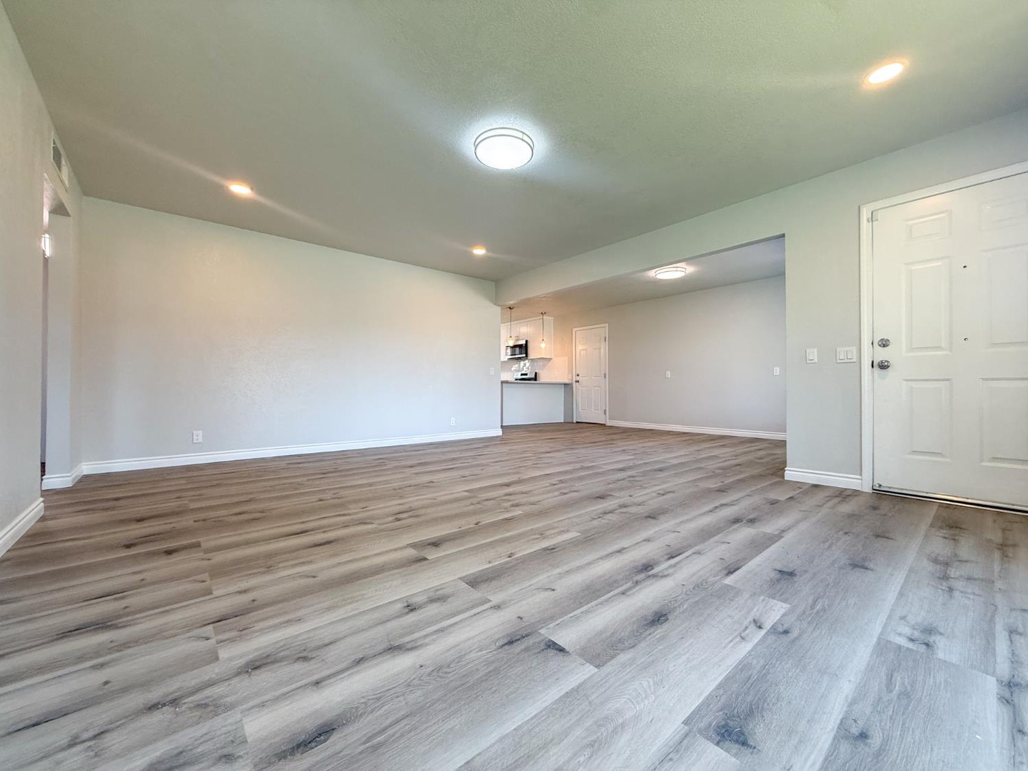 2325 E Hampton Way, Fresno, CA 93726