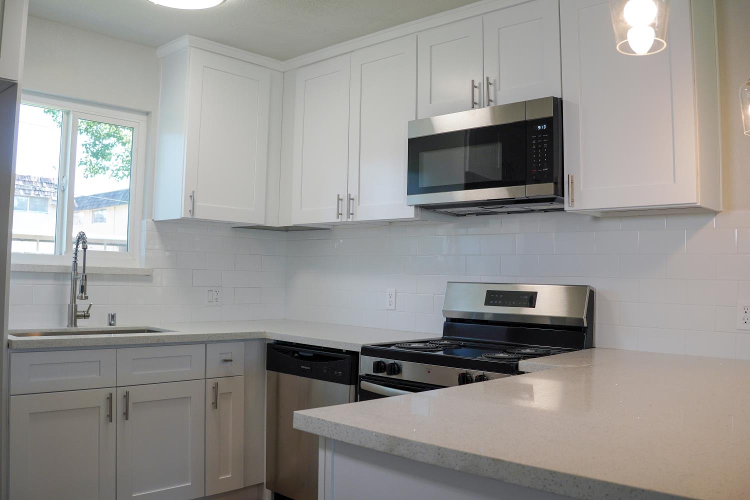 2325 E Hampton Way, Fresno, CA 93726