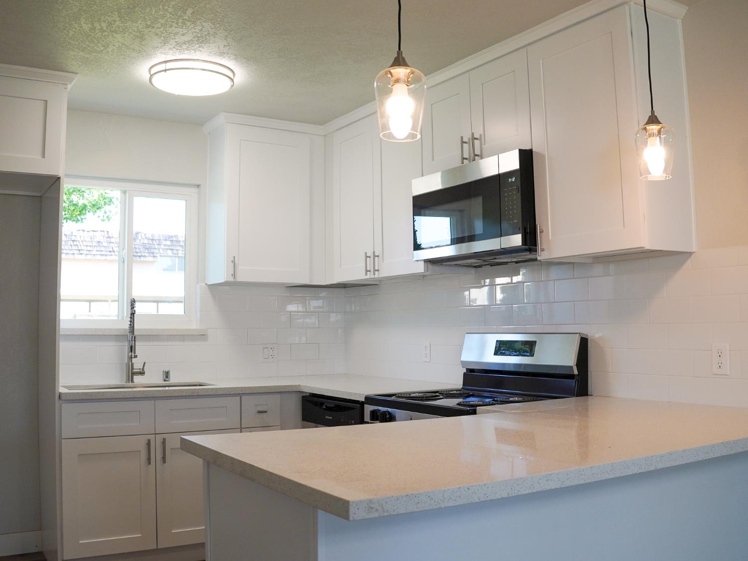 2325 E Hampton Way, Fresno, CA 93726