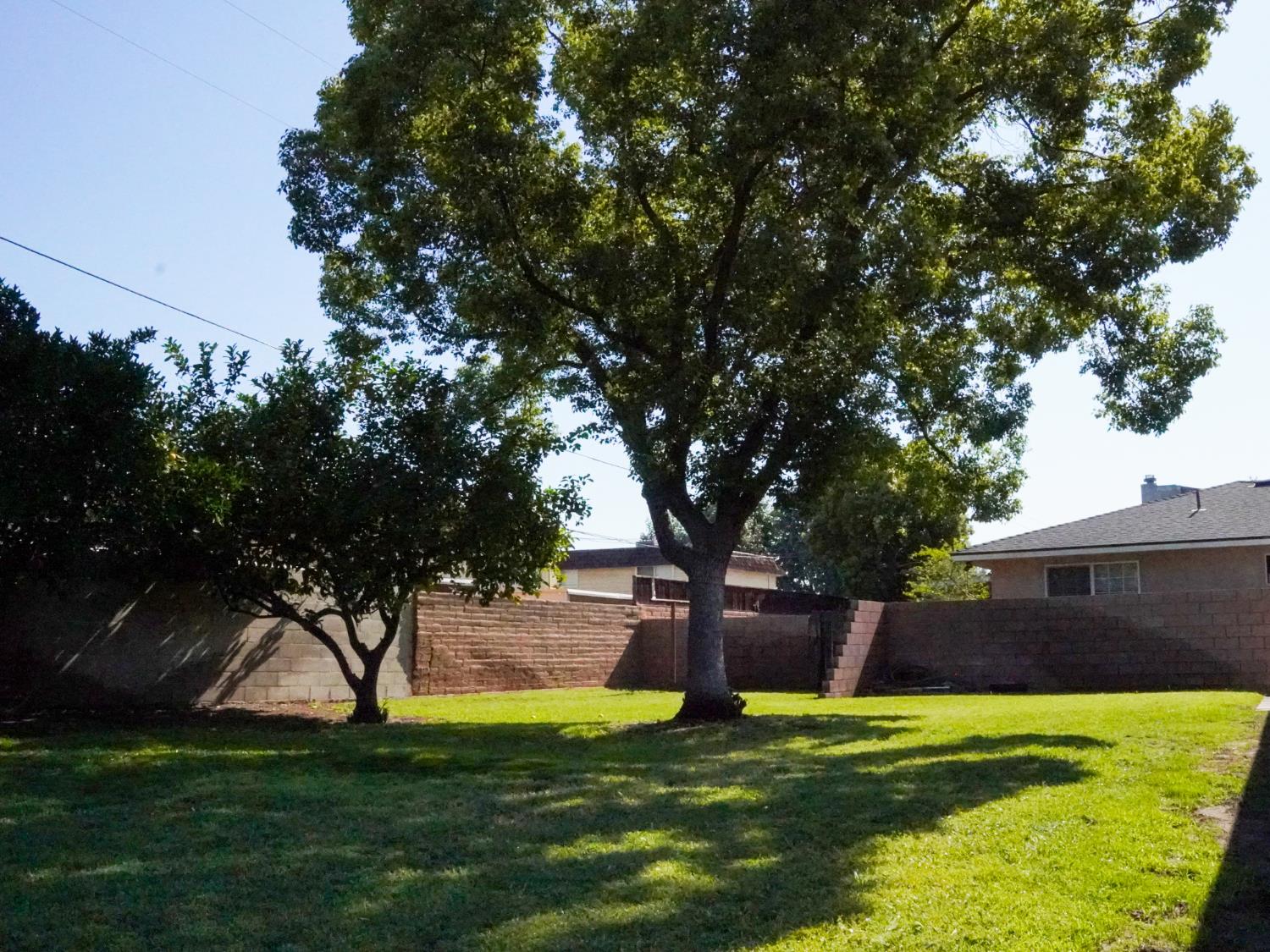 2325 E Hampton Way, Fresno, CA 93726