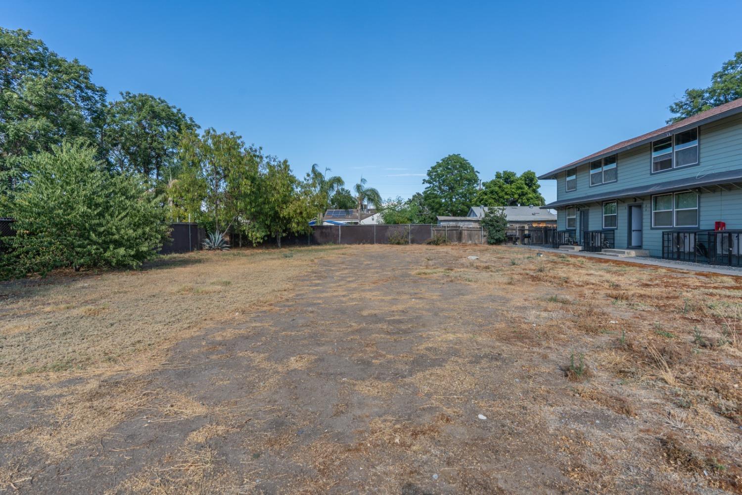 2567 S Rowell Ave, Fresno, CA 93725