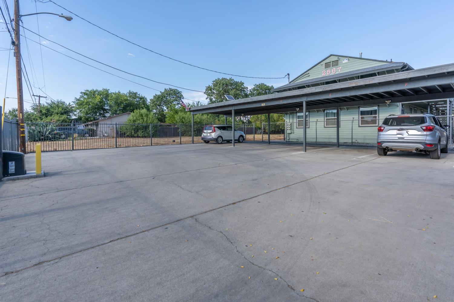 2567 S Rowell Ave, Fresno, CA 93725