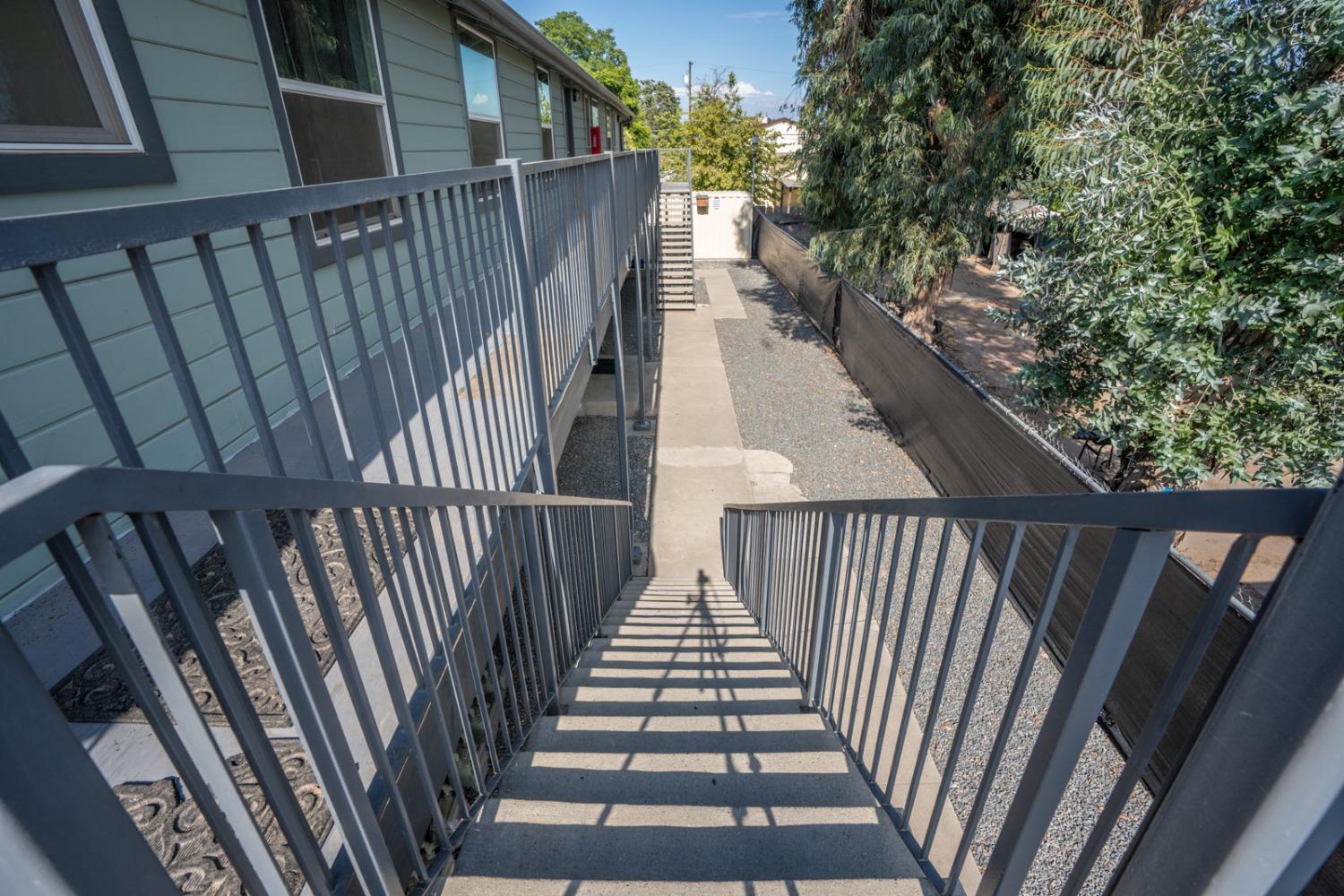 2567 S Rowell Ave, Fresno, CA 93725