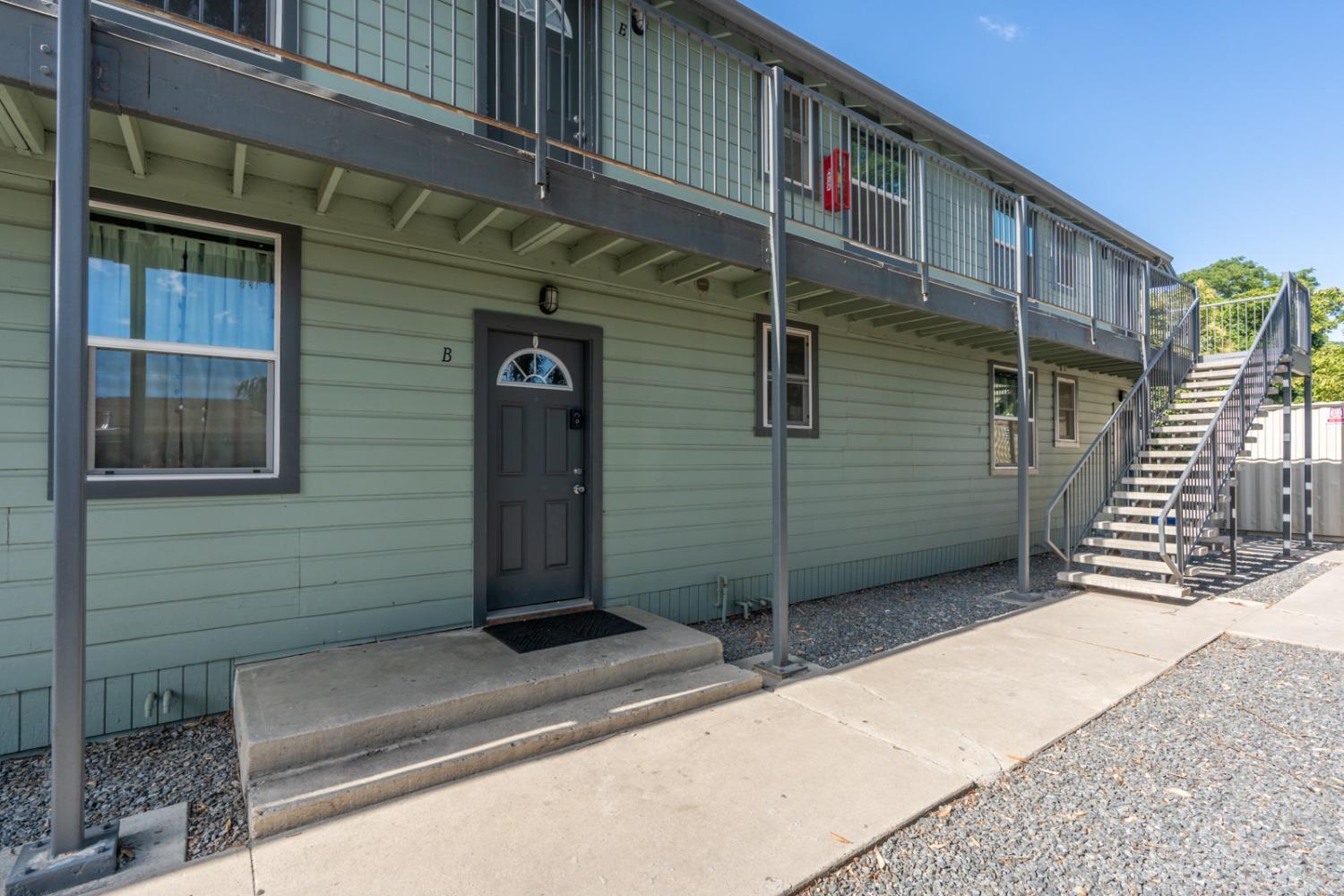 2567 S Rowell Ave, Fresno, CA 93725
