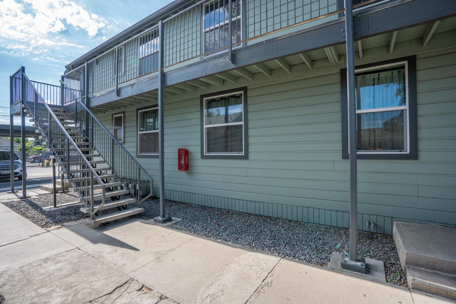 2567 S Rowell Ave, Fresno, CA 93725