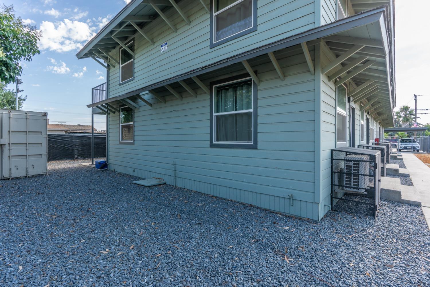 2567 S Rowell Ave, Fresno, CA 93725