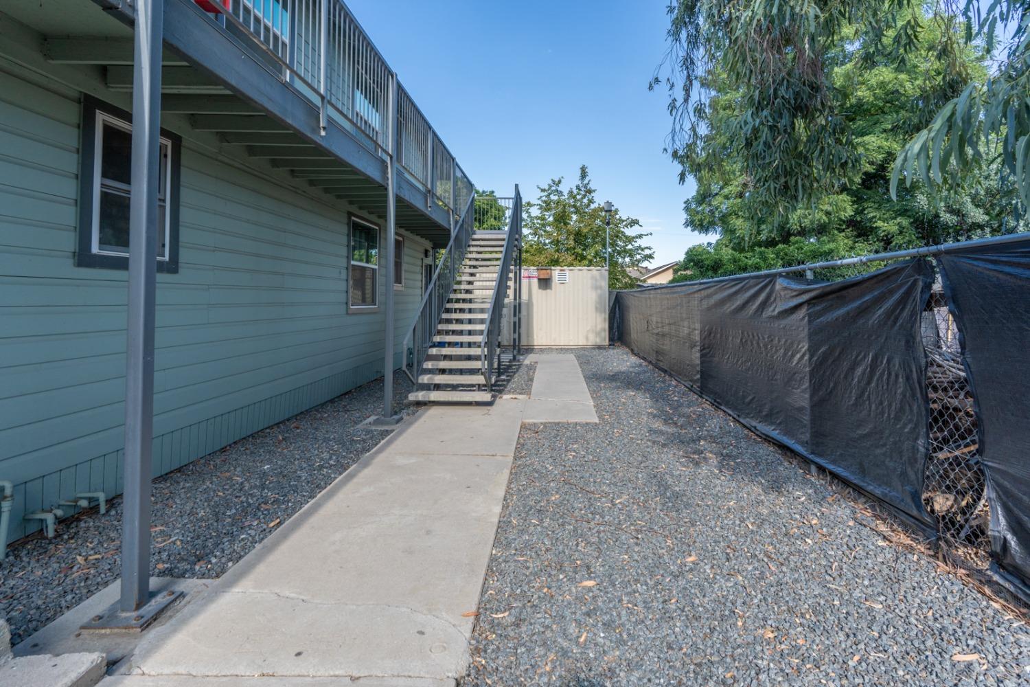 2567 S Rowell Ave, Fresno, CA 93725