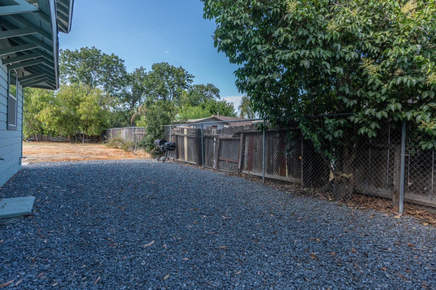 2567 S Rowell Ave, Fresno, CA 93725